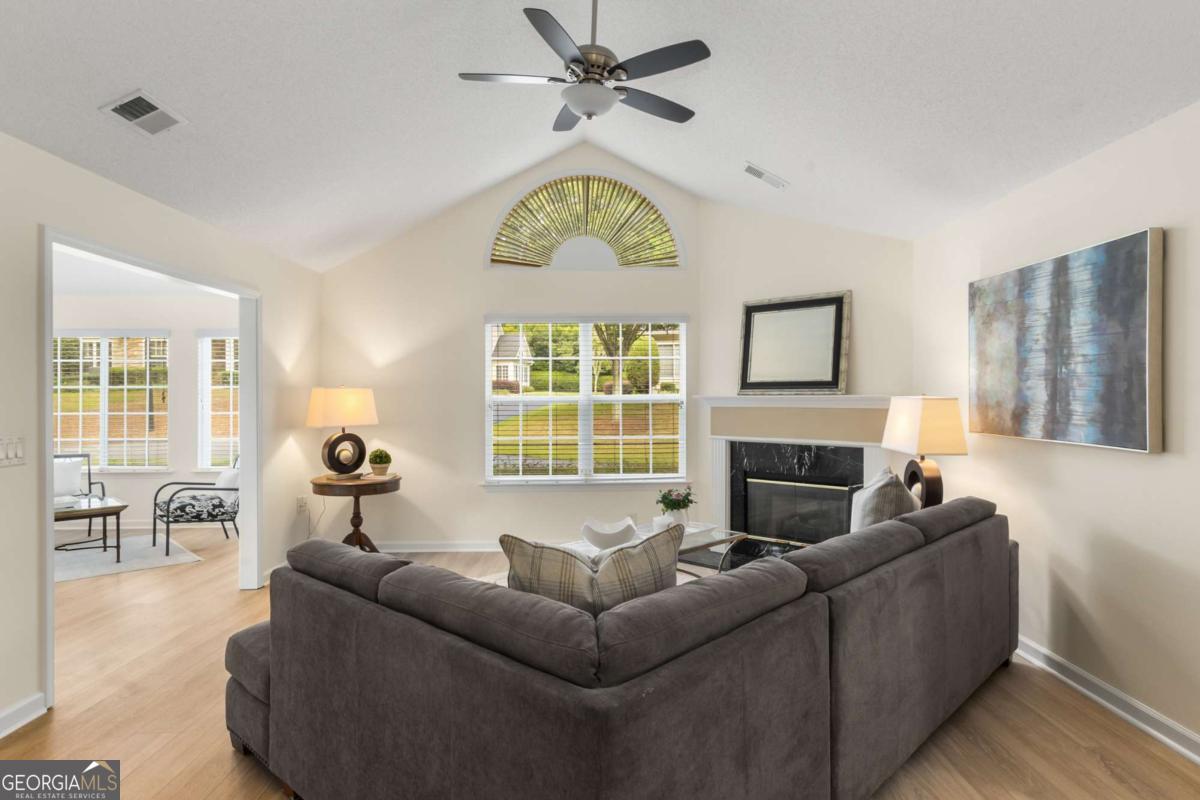 3077 Oakside CIR