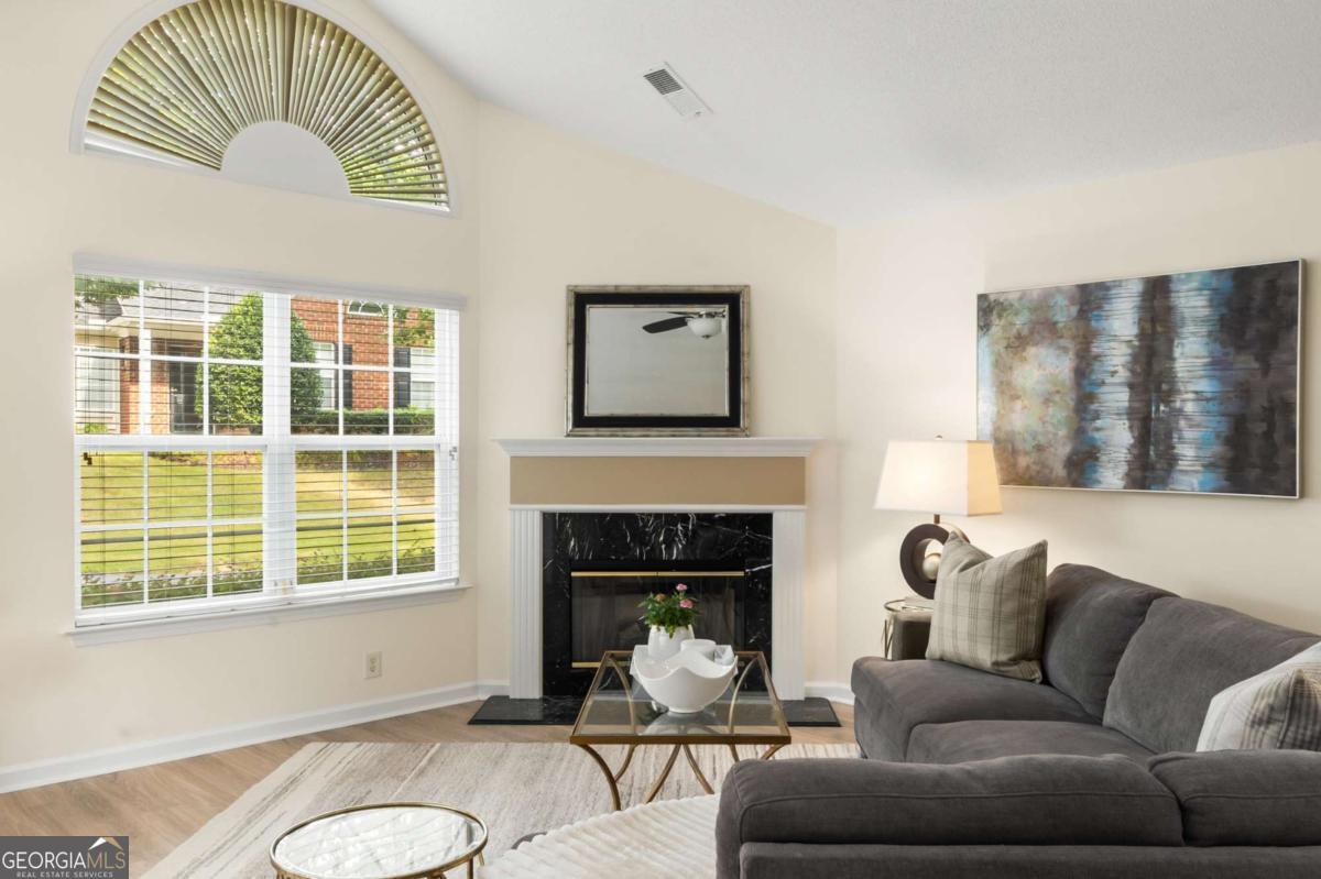 3077 Oakside CIR