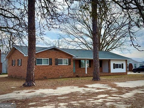Photo of 36 N Cromartie Street, Hazlehurst, GA 31539 (MLS # 10696062)