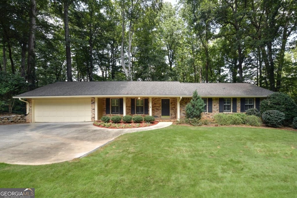 Photo of 1896 Winchester Trail, Chamblee, GA 30341 (MLS # 10881430)