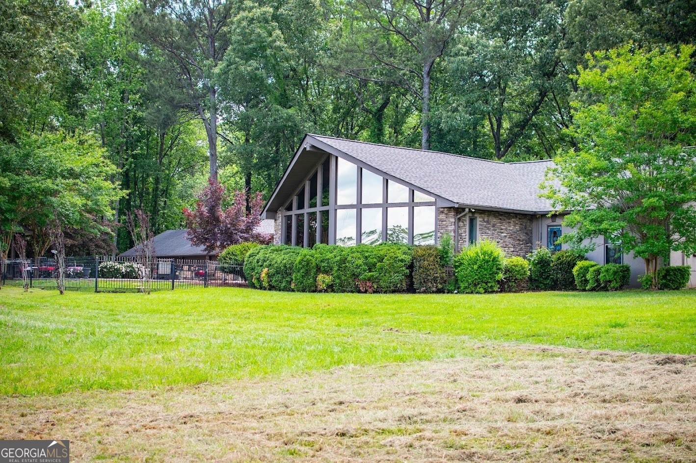 1050 Denton RD