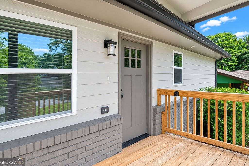 Photo of 1639 Bridgeport Drive NW, Atlanta, GA 30318 (MLS # 10812061)
