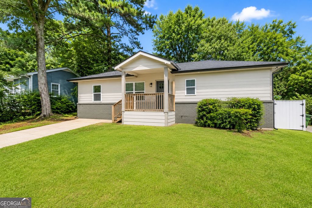 Photo of 1639 Bridgeport Drive NW, Atlanta, GA 30318 (MLS # 10812061)