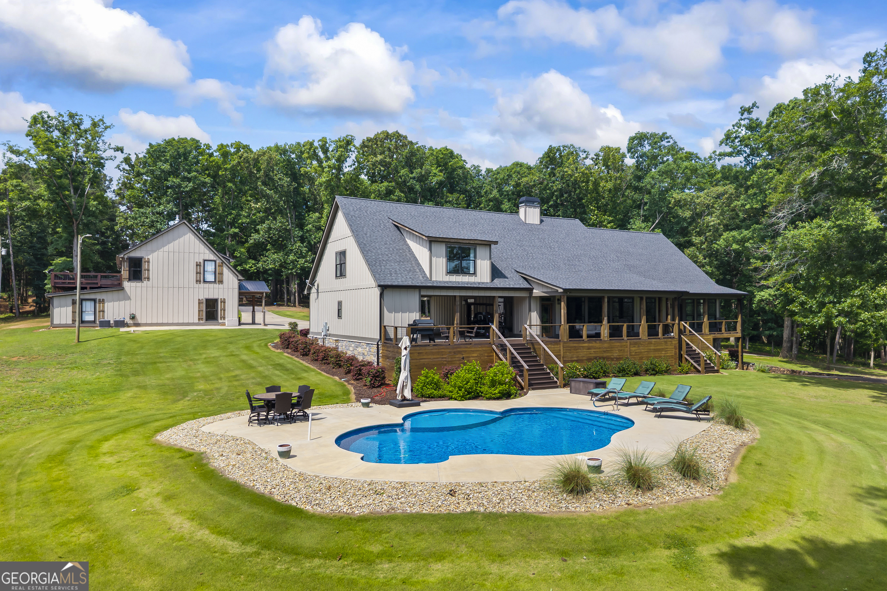 300 Black Point DR