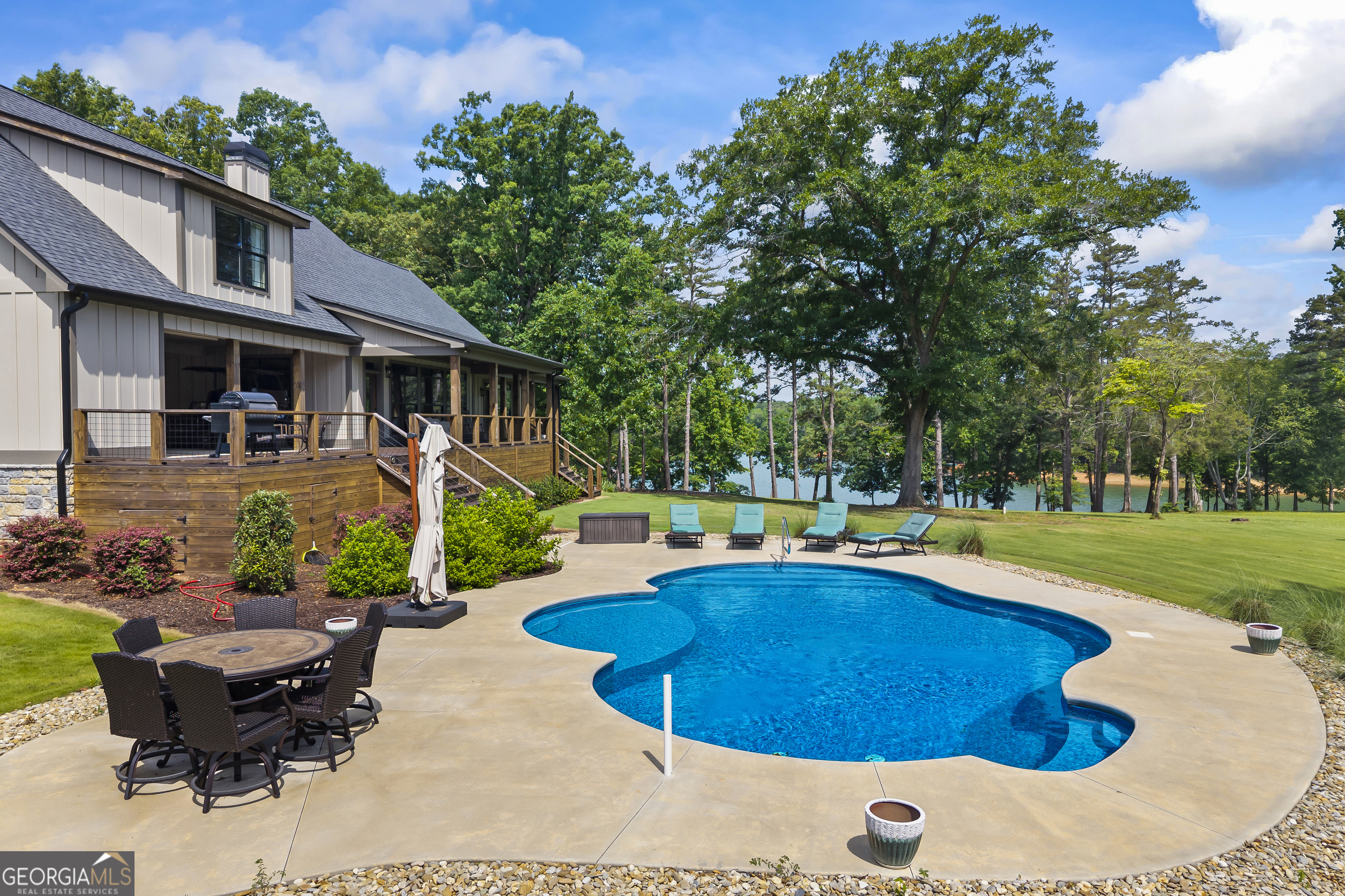 300 Black Point DR