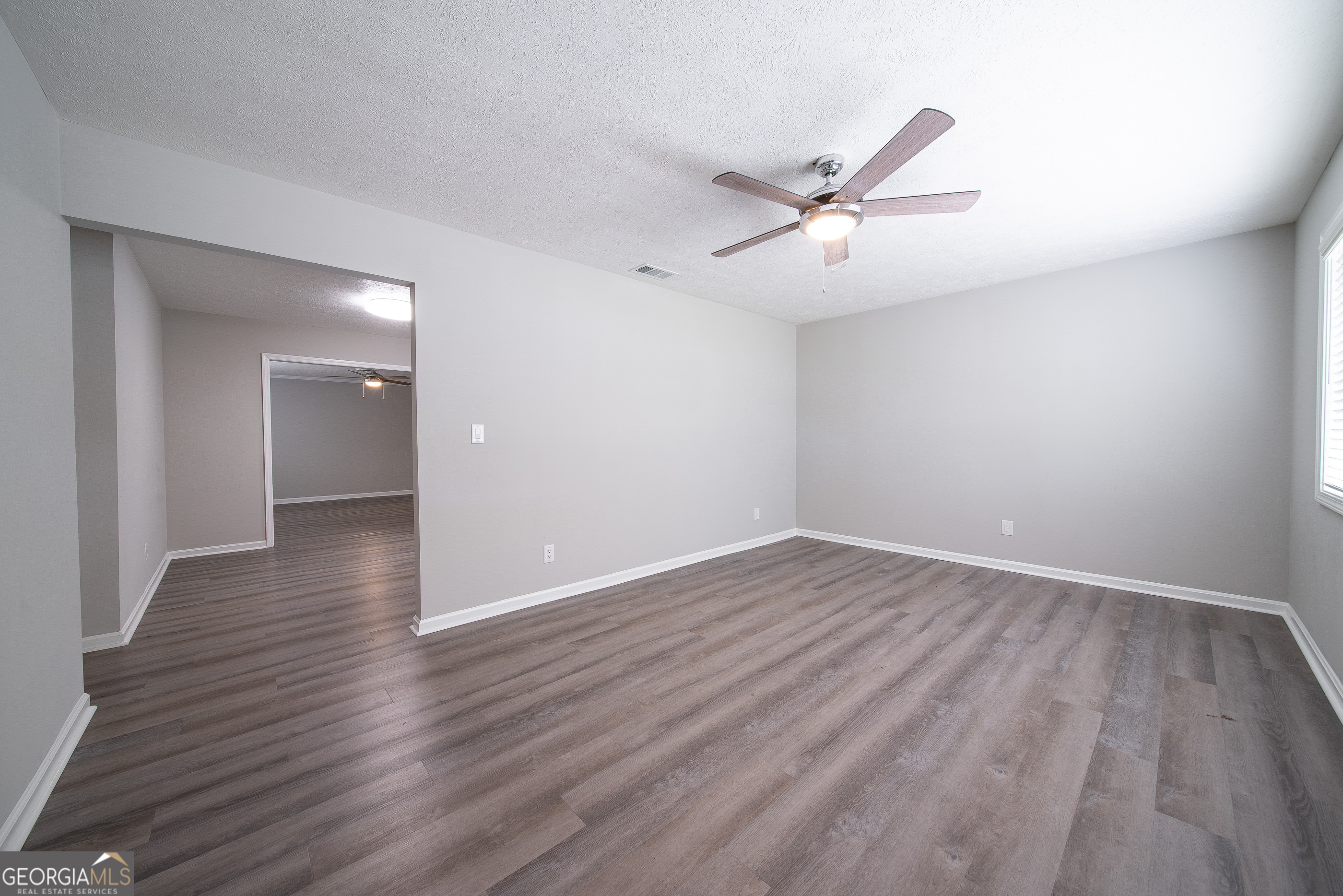 6040 Luna DR