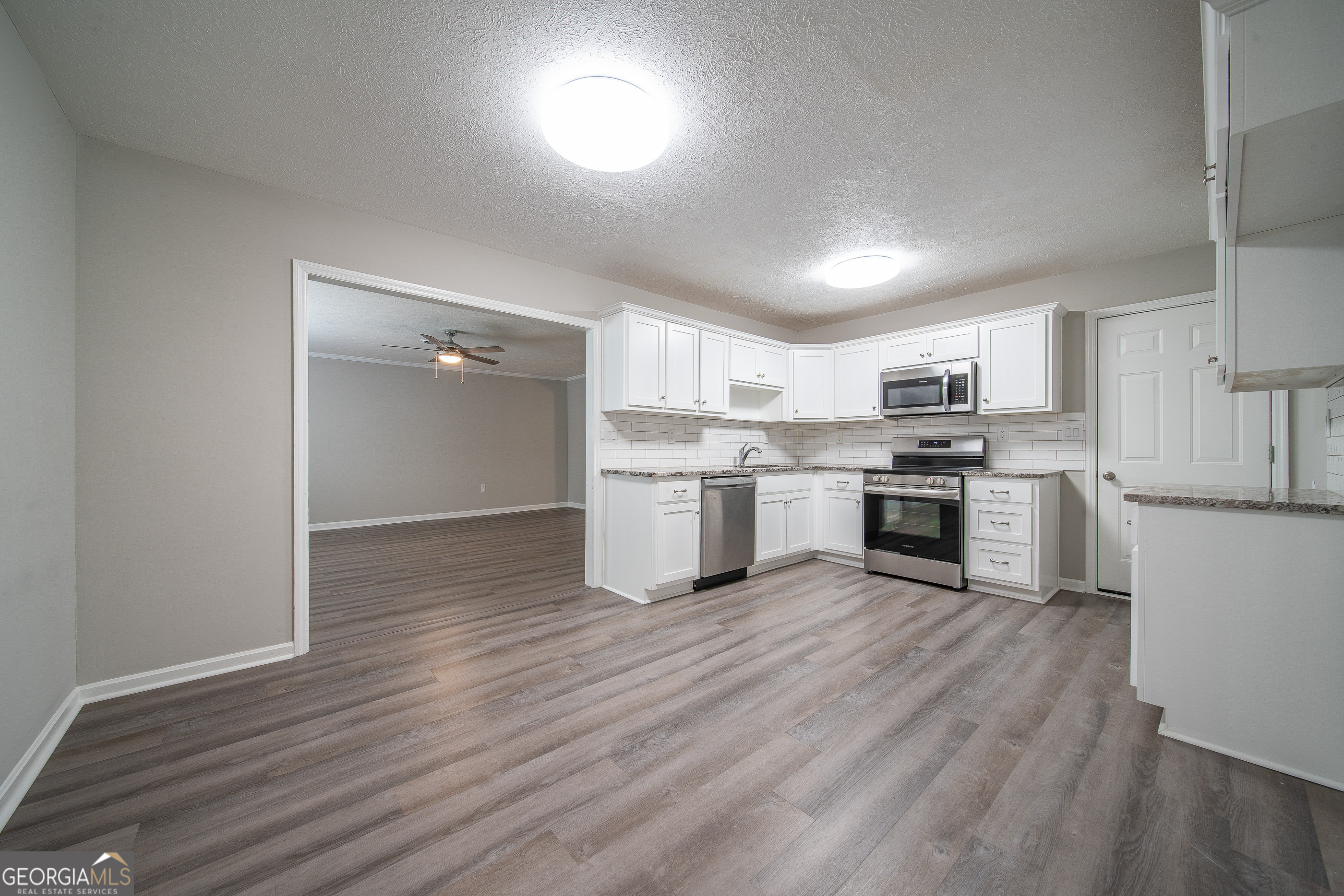 6040 Luna DR