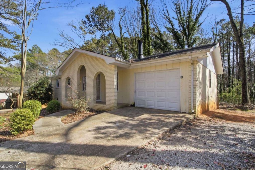 Photo of 595 Sheppard Road, Stone Mountain, GA 30083 (MLS # 10710286)