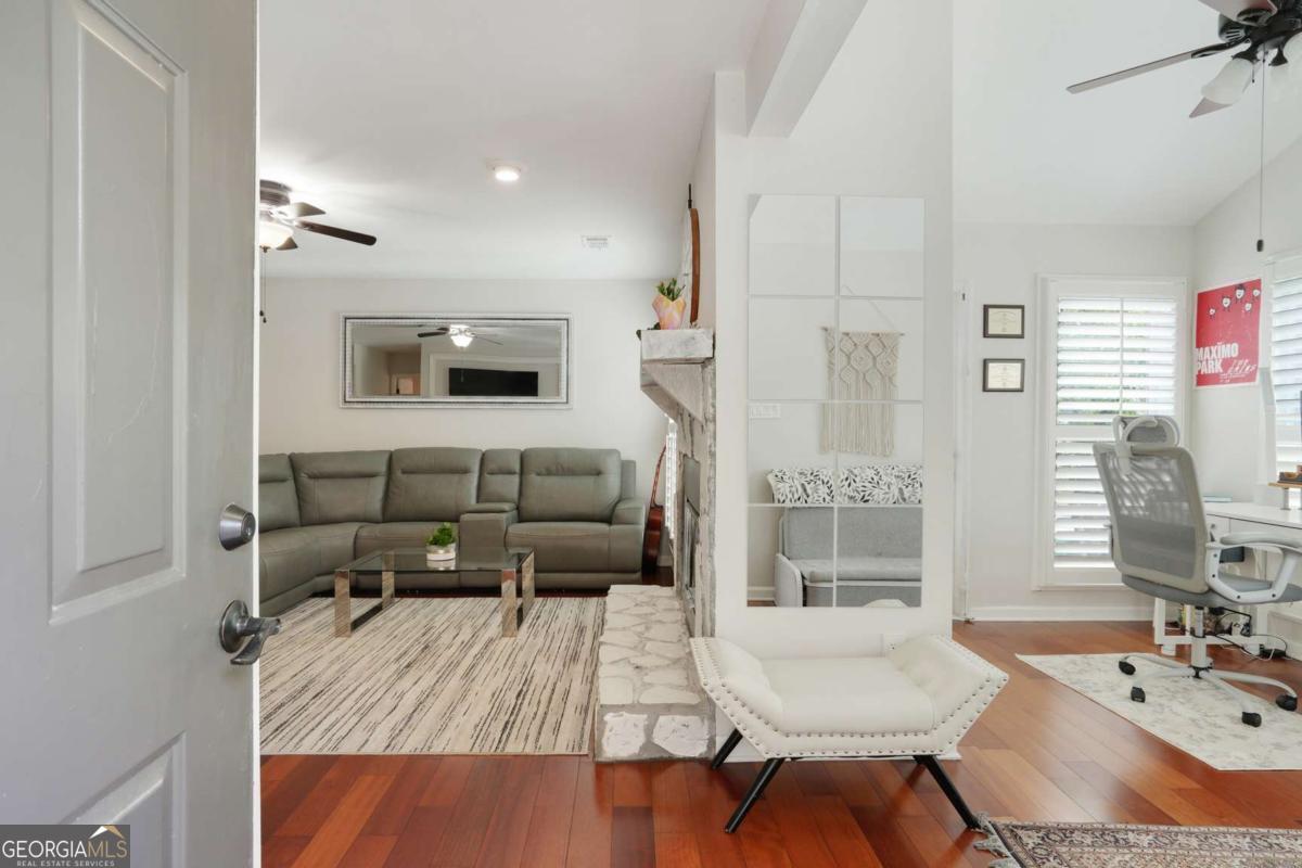 3210 Lake Pointe CIR
