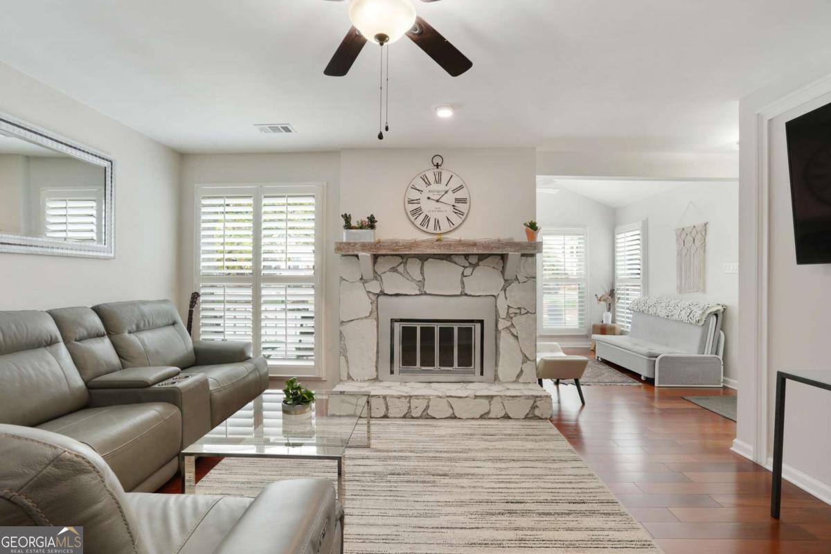 3210 Lake Pointe CIR