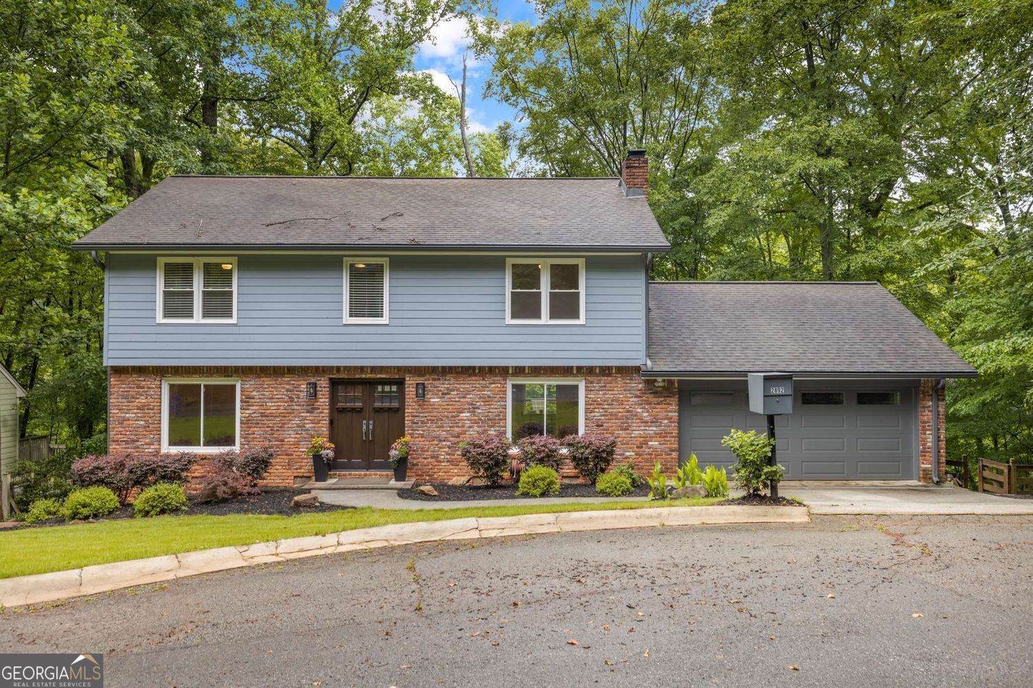 2892 Guinevere DR NE