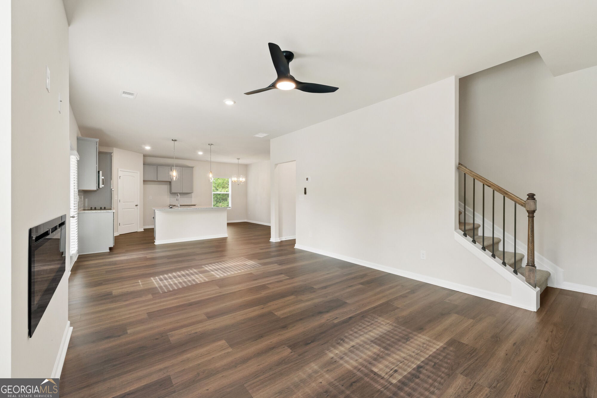 302 HUDSON CT
