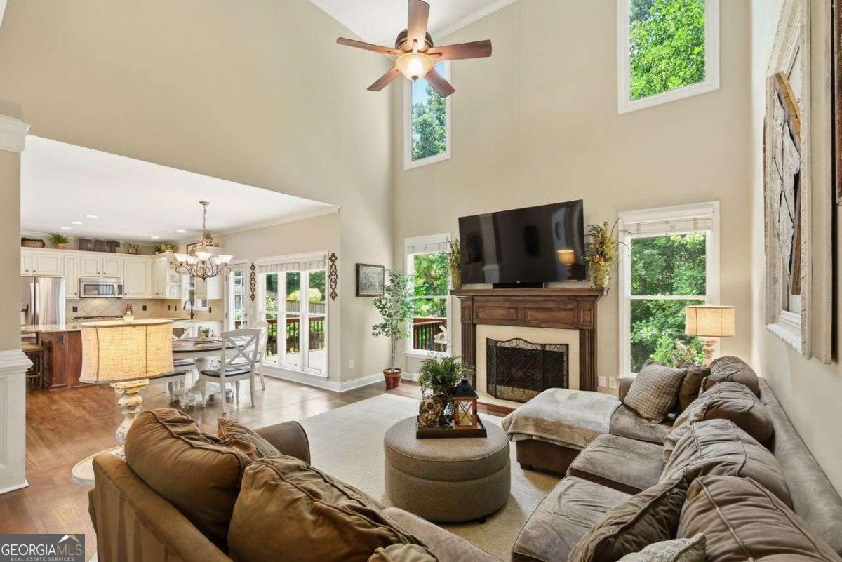 515 Lakewood CT