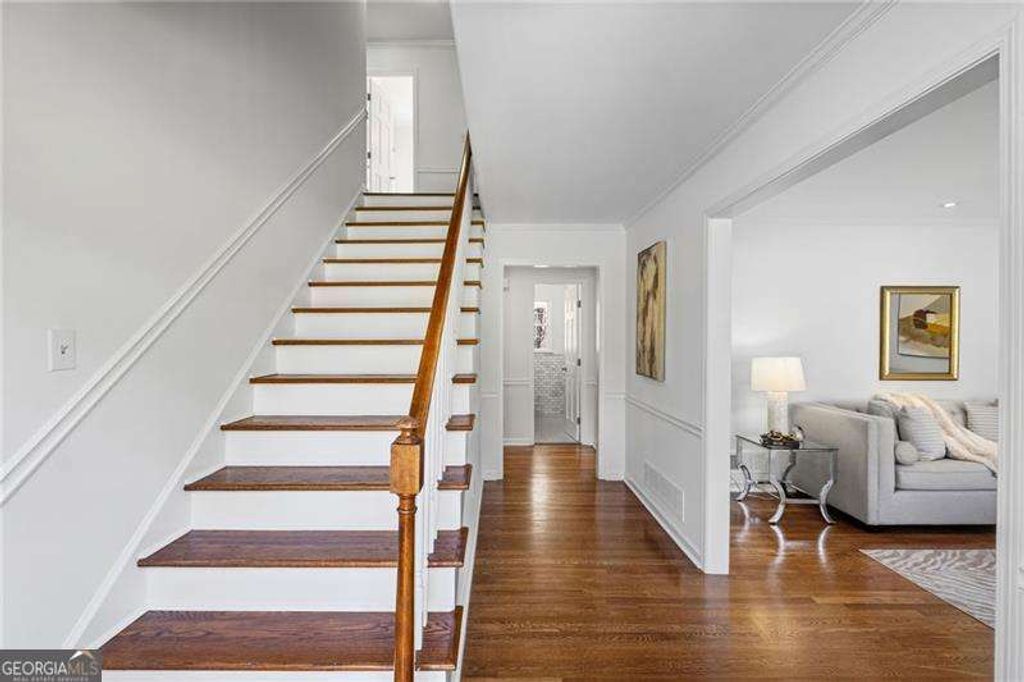 Photo of 235 Abington Drive, Sandy Springs, GA 30328 (MLS # 10707410)