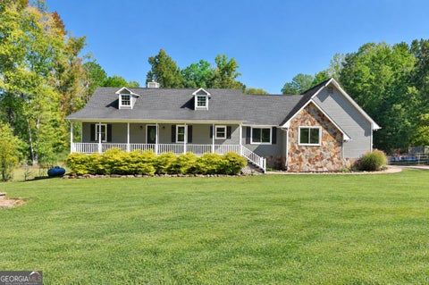 Photo of 279 W Plantation Drive, Newnan, GA 30263 (MLS # 10875112)