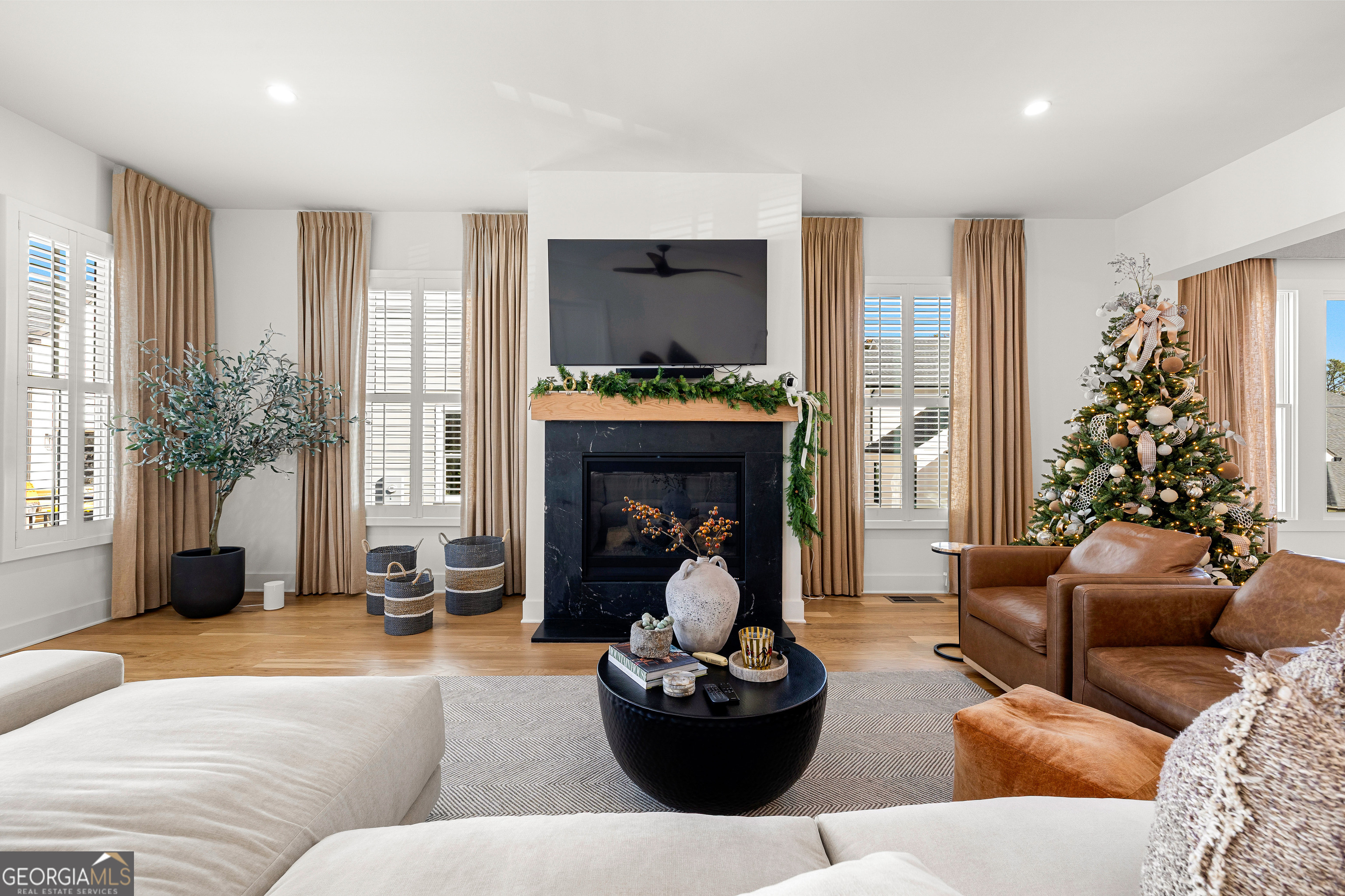 Peachtree City, Georgia 30269, United States, 4 Bedrooms Bedrooms, ,5 BathroomsBathrooms,Residential,Active,246170