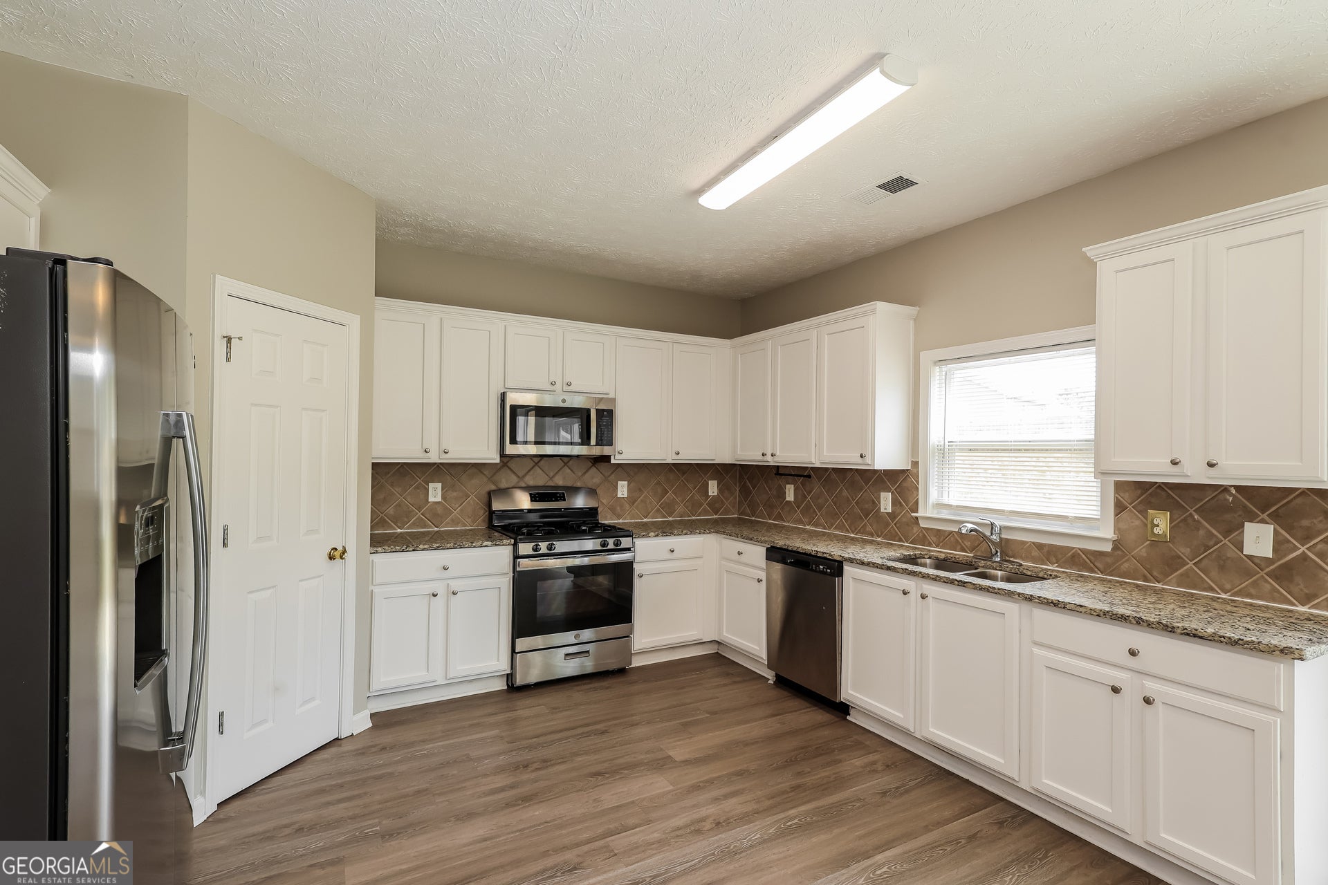 8931 Crestview CIR