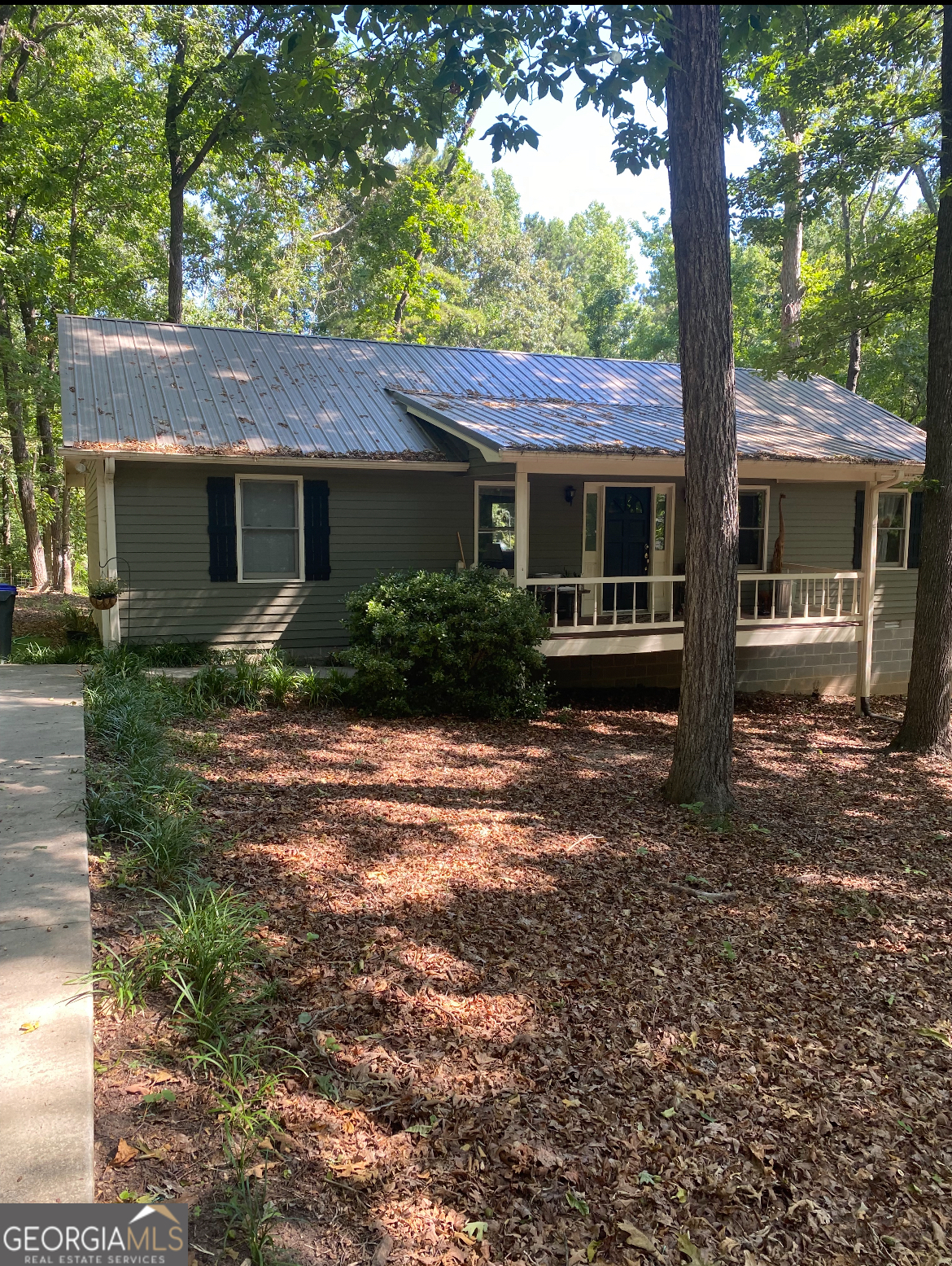 Nice 3br 2ba home on large wooded lot on cul de sac. Jefferson school system. No Smoking and Pets can be discussed!! All tenants 18 and older must submit to a credit and criminal background check.