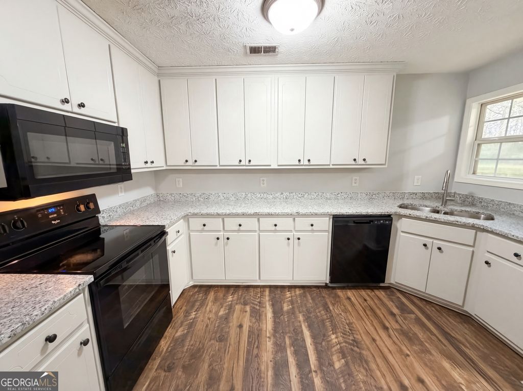 Photo of 42 Edgefield Drive, Commerce, GA 30529 (MLS # 10714702)