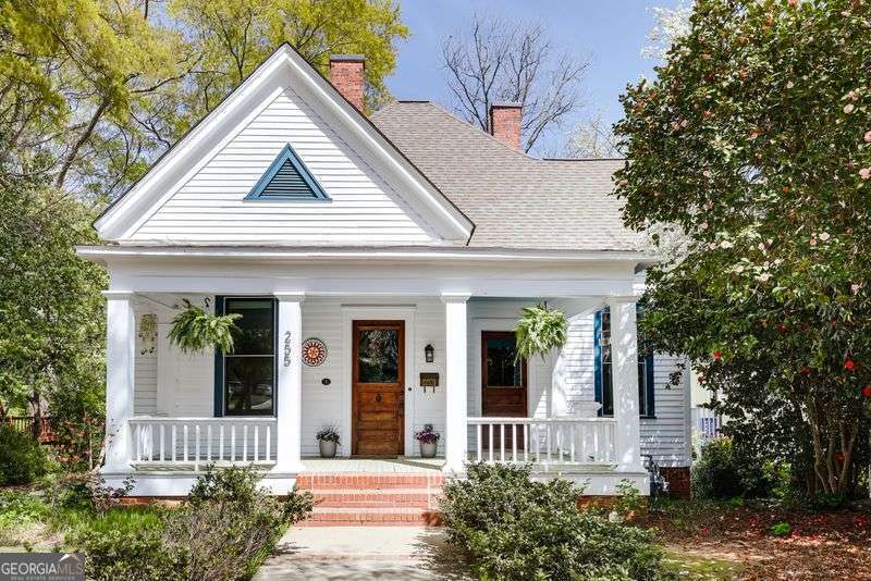 Beautifully restored and modernized classic century c.1912 Victorian Home in Bloomfield Historic district Available NOW for move in. Perfectly situated between Lumpkin and Baxter Streets in the Five Points area with easy walkability to UGA, South Milledge shopping/restaurants, UGA football stadium, UGA track field, and much more. Features include high ceilings (13"), hardwood flooring, modern kitchen with new custom cabinetry, Carrera marble countertops, and gourmet appliances. The home has 3 Bedrooms/possibly 4. Upon entering, you have large living room with fireplace, large dining room, additional room which could be a study or 4th bedroom, primary bedroom with new bathroom and laundry area. The kitchen opens into a bright and spacious den with French doors opening onto a screened in porch. Upstairs has lots of space with additional 2 Bedrooms and 1 full bath and storage. In addition to private backyard, there is a one car detached garage.