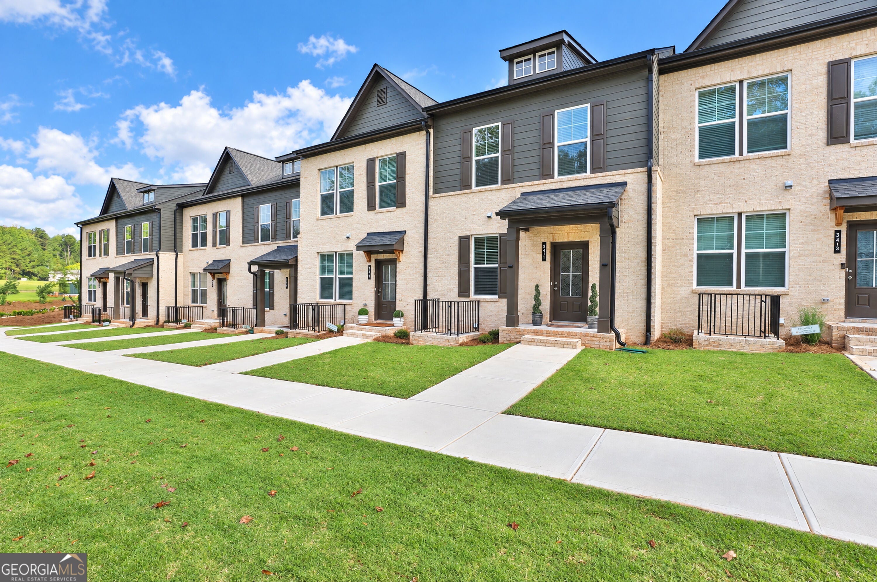 311 Daybreak LN