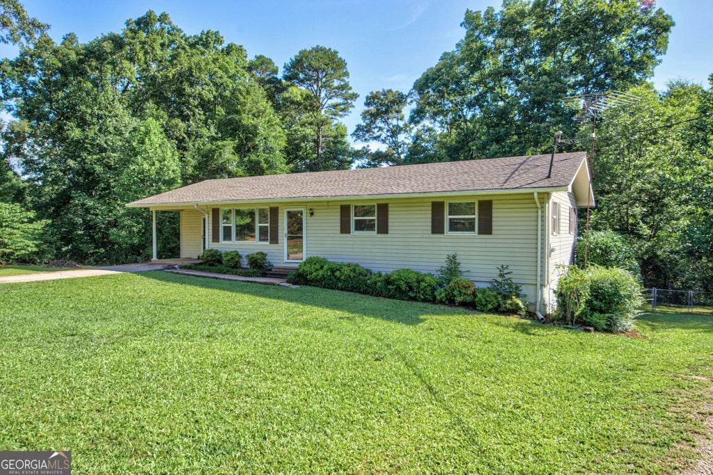 Photo of 451 Defoor Road, Toccoa, GA 30577 (MLS # 10870819)