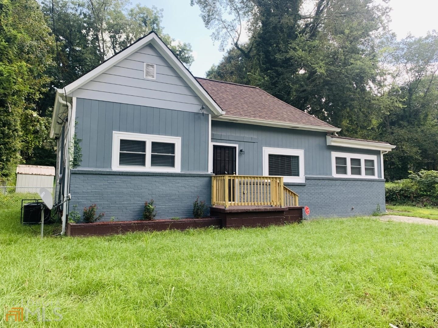 Wow! Grant Park Location! 3 bed, 2 bath, hardwood flooring, fireplace, renovated, ceiling fans, private yard, must see!