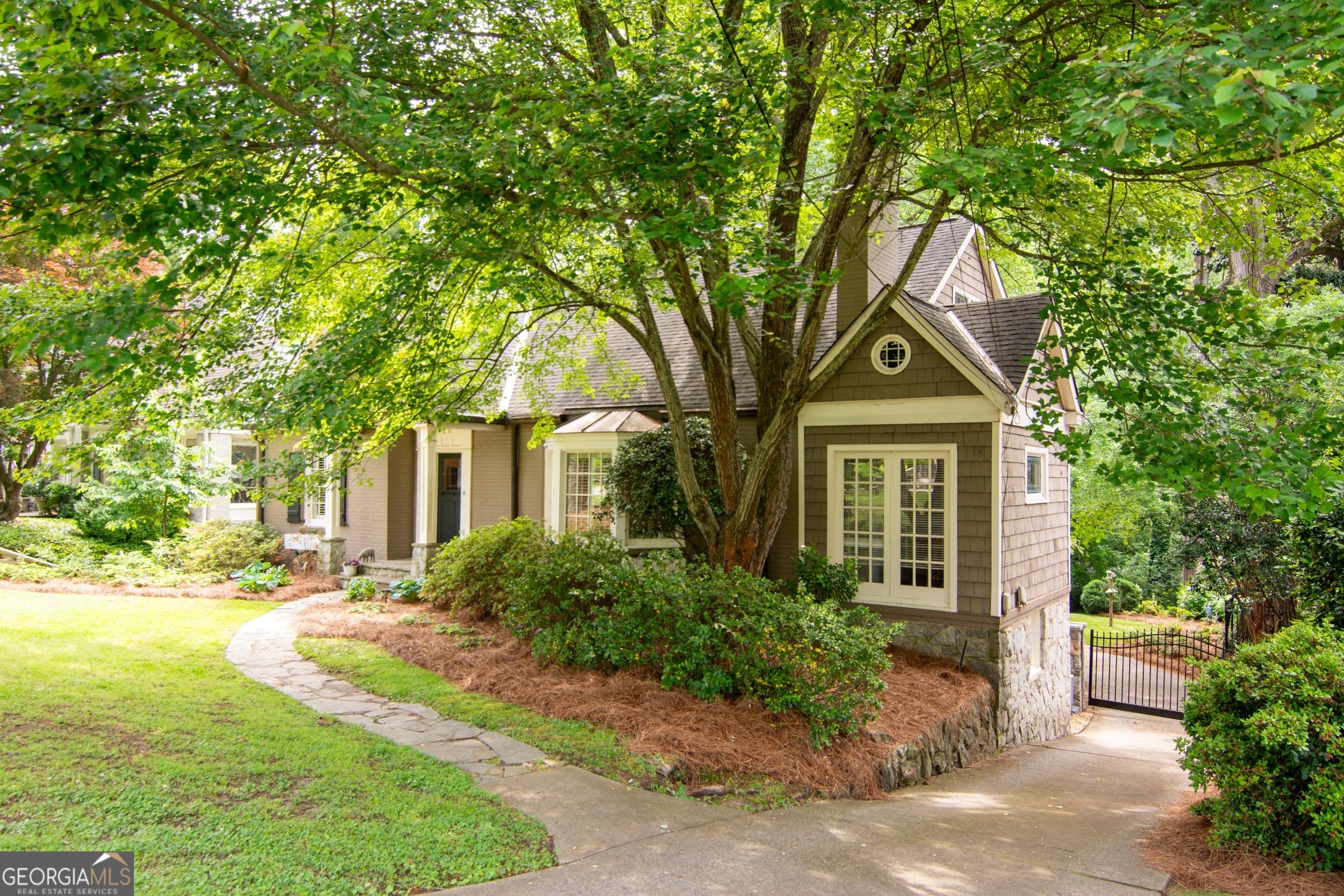 3115 Peachtree DR NE