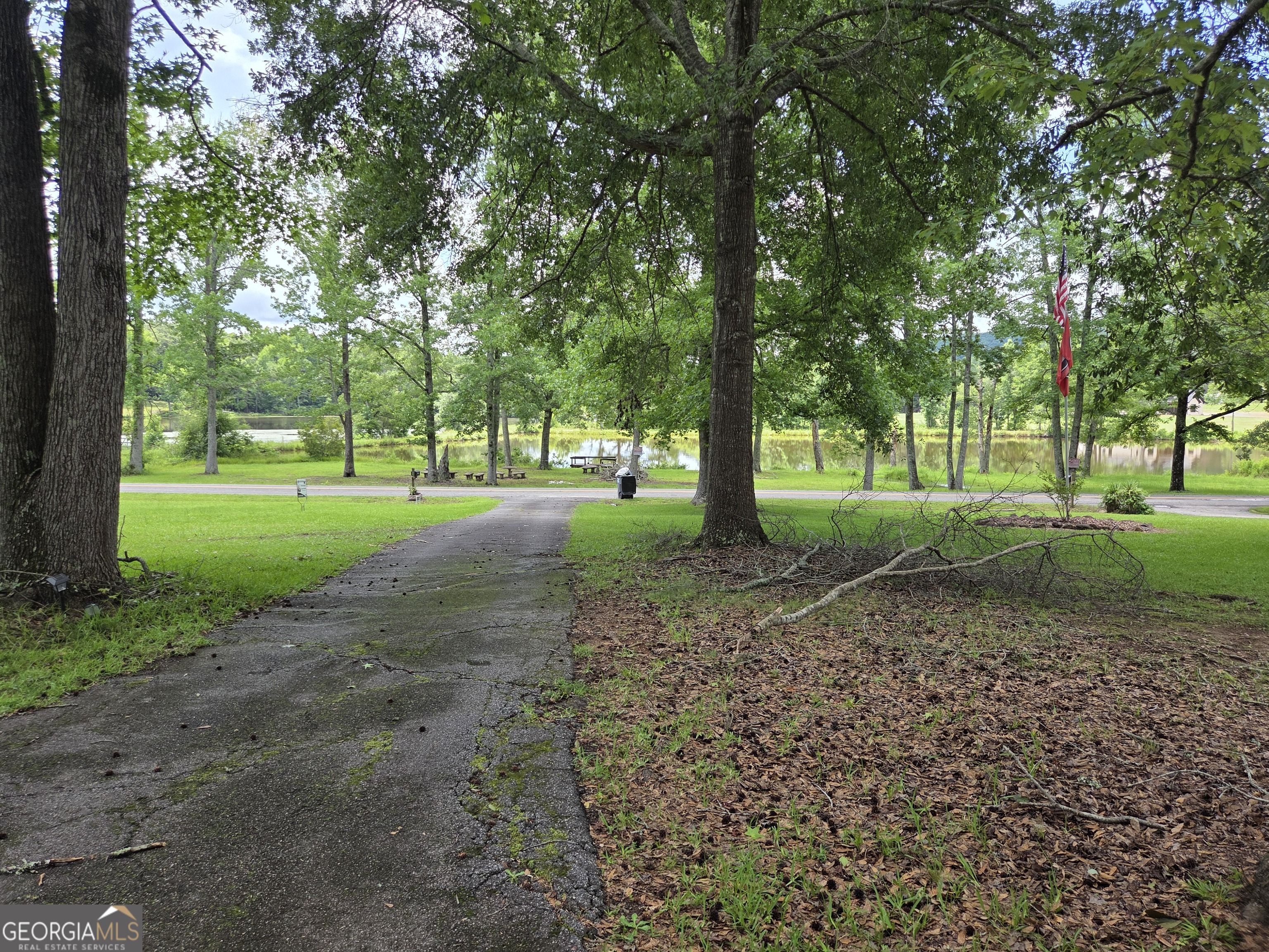 453 Lake DR