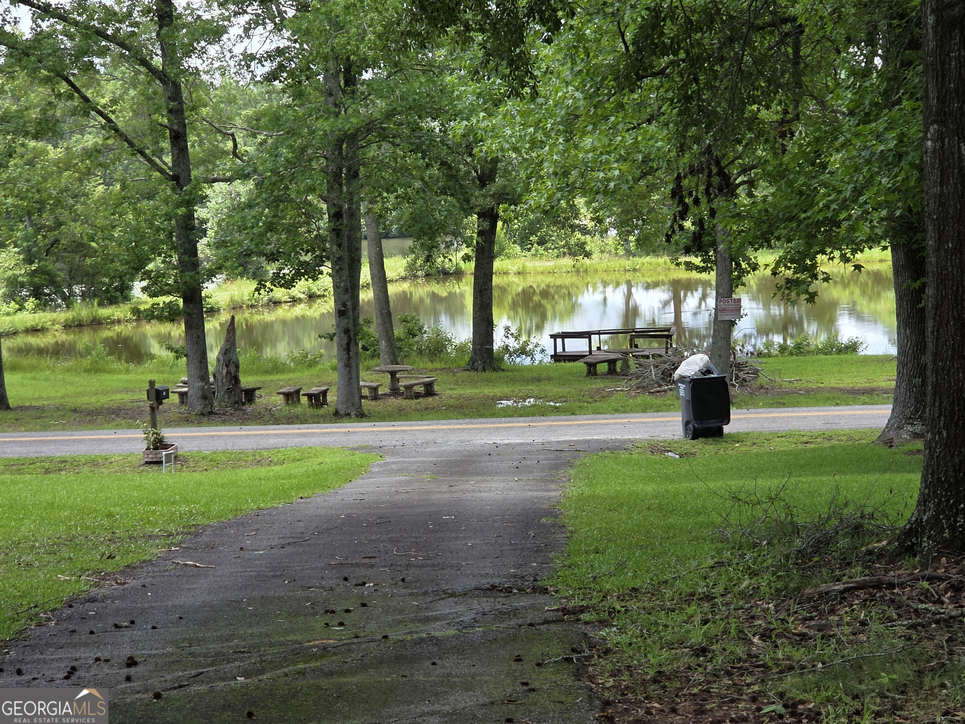 453 Lake DR