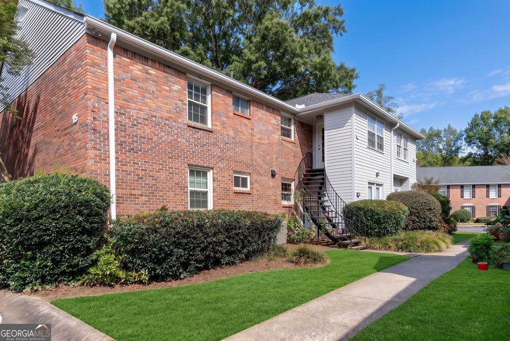 Photo of 6700 Roswell Road #15D, Sandy Springs, GA 30328 (MLS # 10871380)