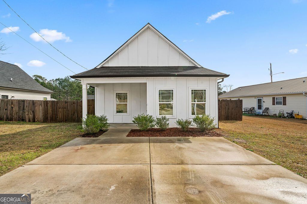 Photo of 108 Chalfont Circle, Carrollton, GA 30117 (MLS # 10700381)