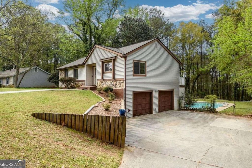 Photo of 3844 Scarsborough Drive, Lawrenceville, GA 30044 (MLS # 10724628)