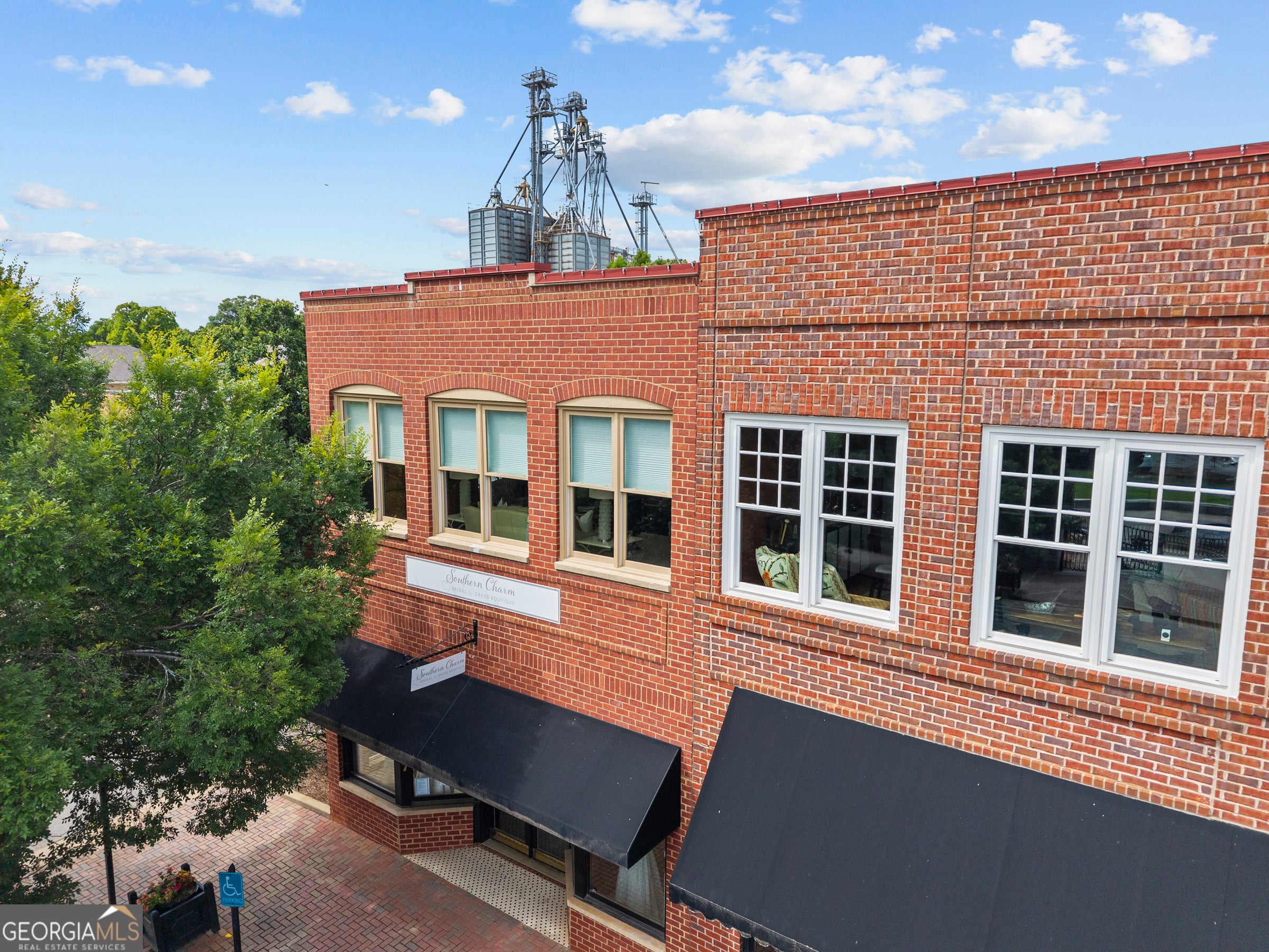 221 W Jefferson ST