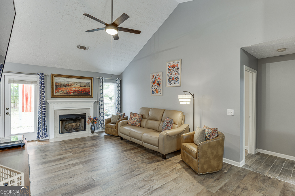 370 Fairfield DR
