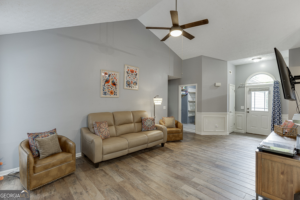370 Fairfield DR