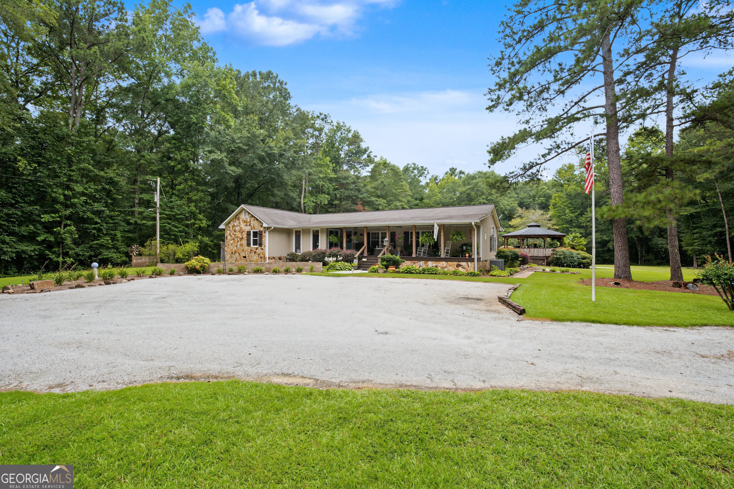331 Clearwater RD