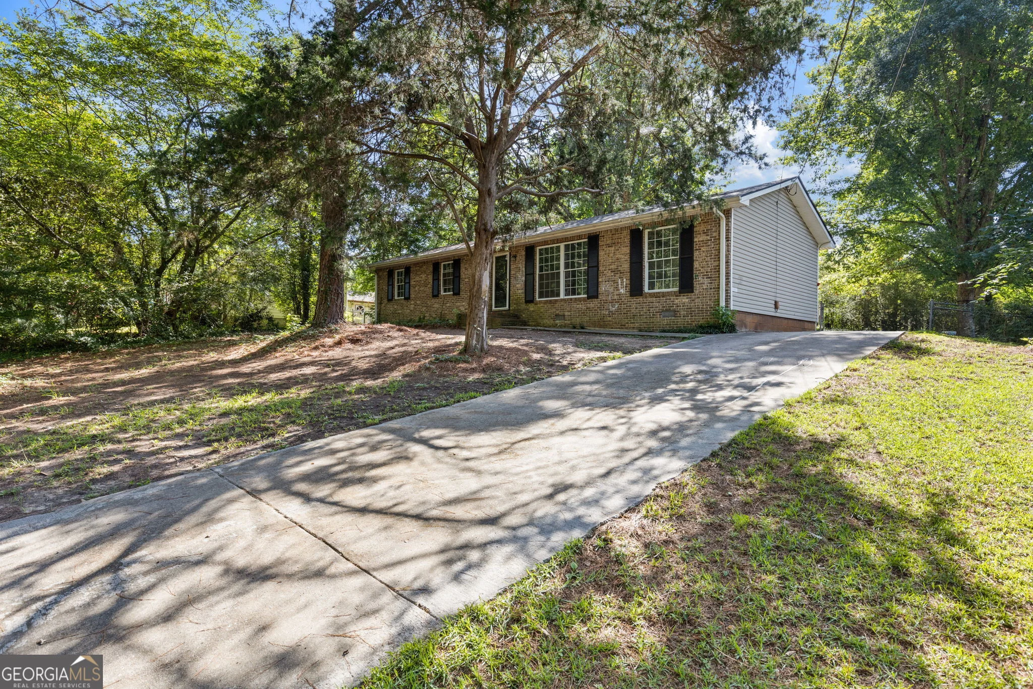 594 Kingston Lane NW