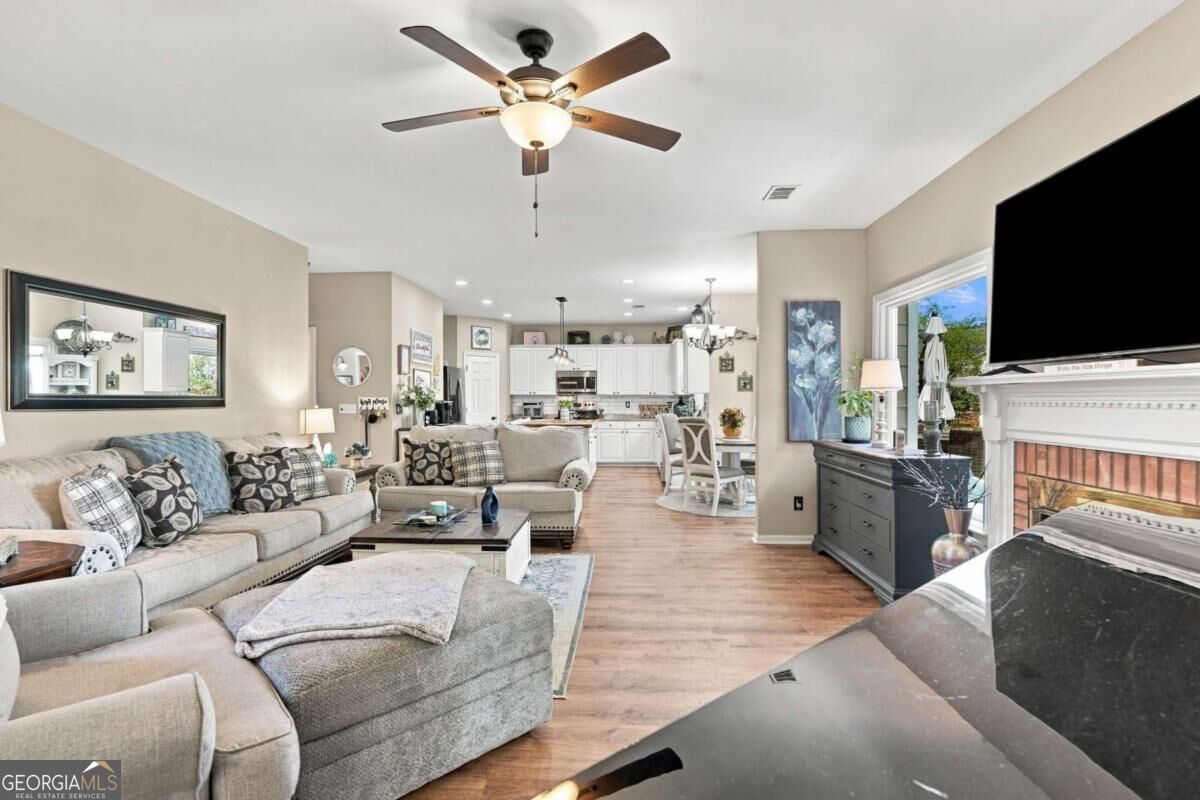 475 Leggett DR