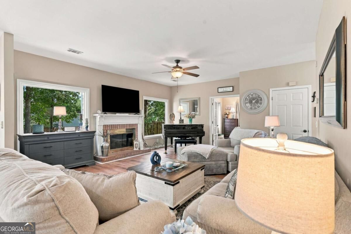475 Leggett DR