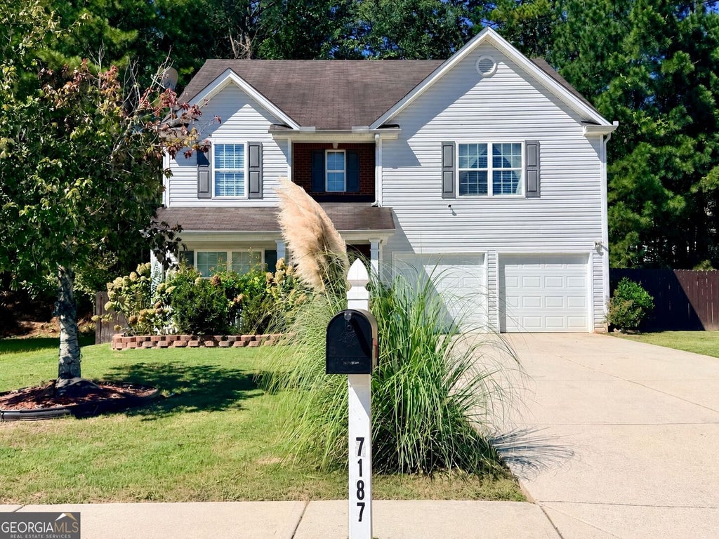 Photo of 7187 Walton Hill, Fairburn, GA 30213 (MLS # 10866889)