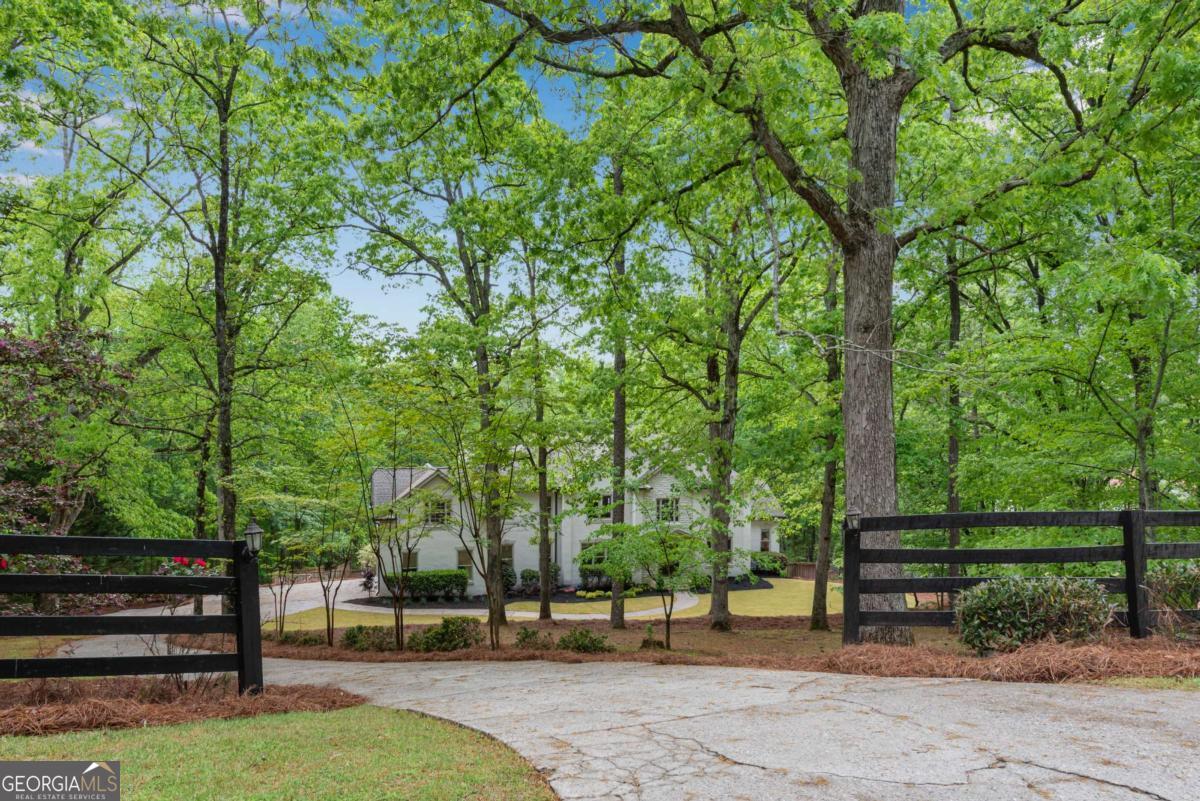 1400 Squire LN