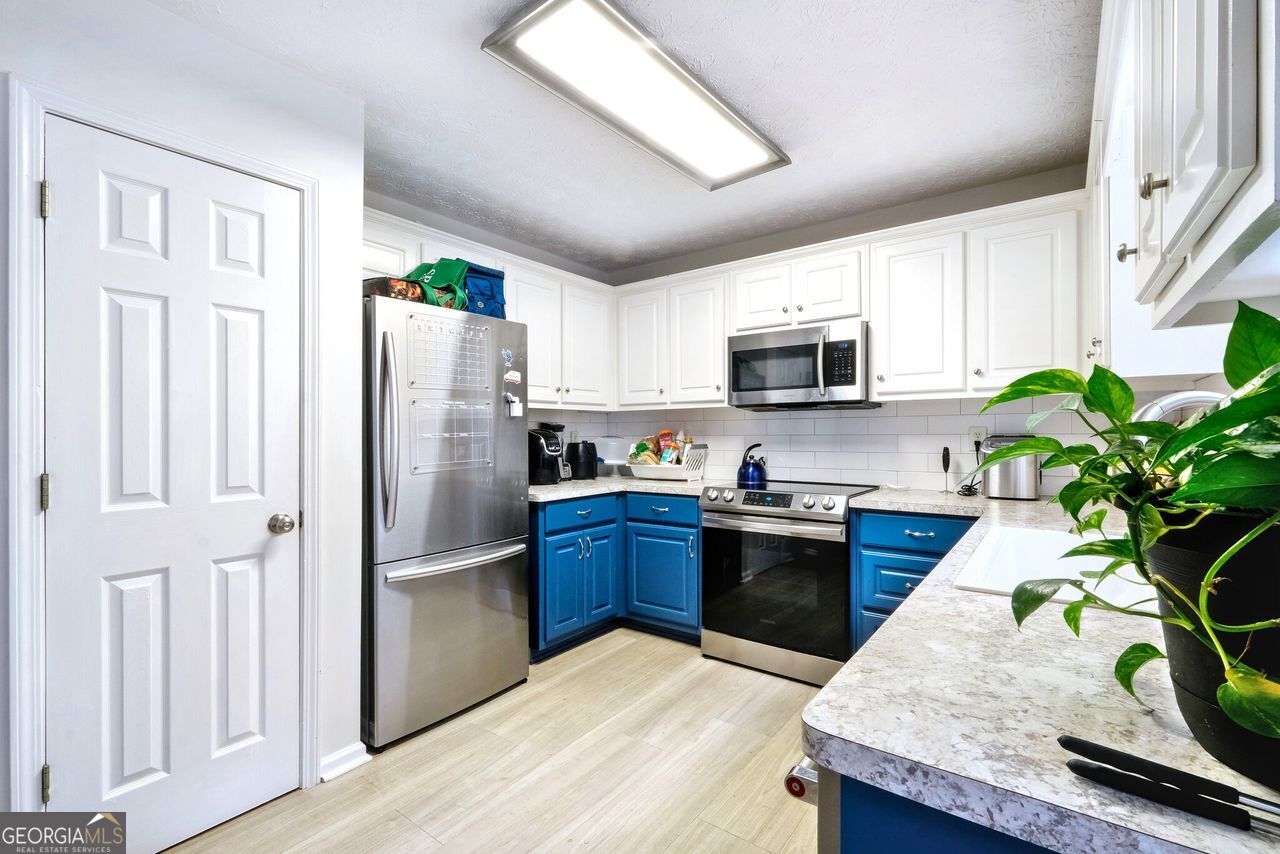 1073 OLA RD