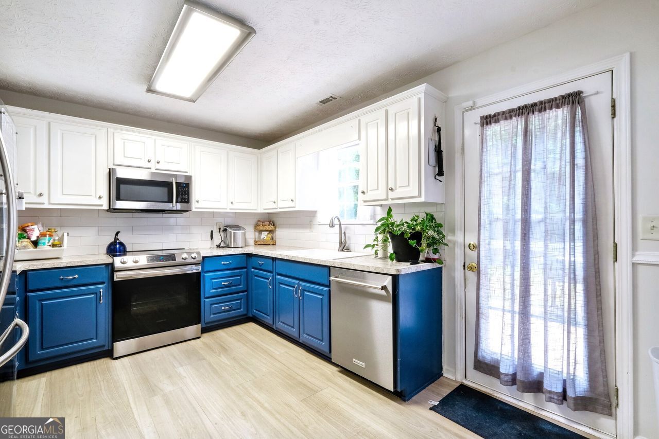 1073 OLA RD