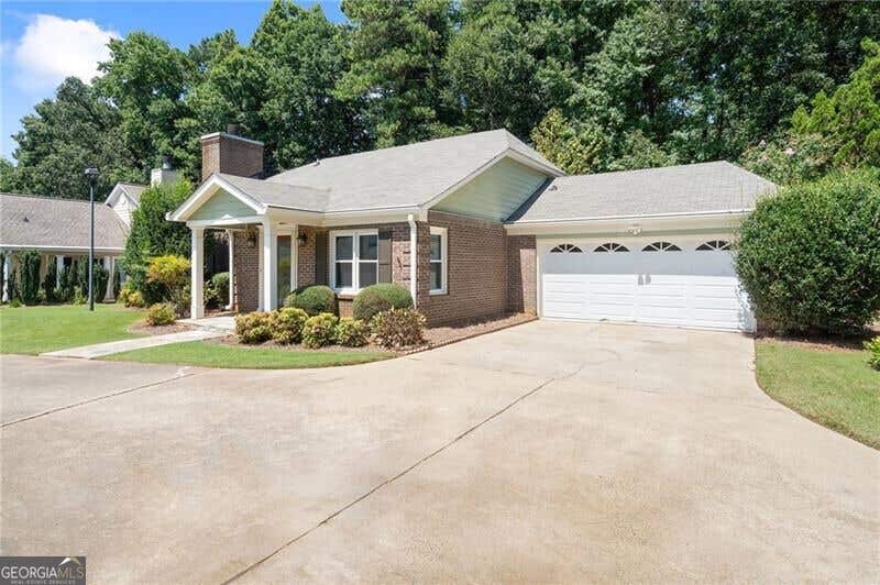 Photo of 95 Ashleigh Terrace, Marietta, GA 30062 (MLS # 10831312)