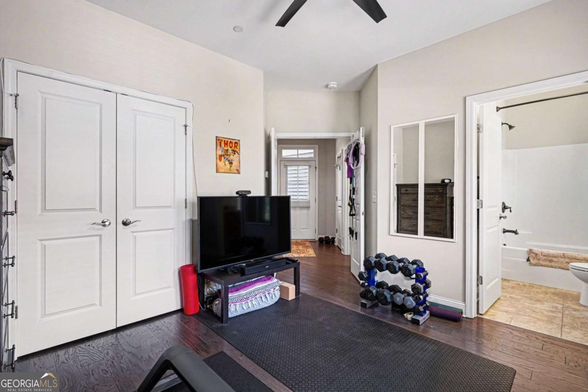 1008 Moorewood LN SE