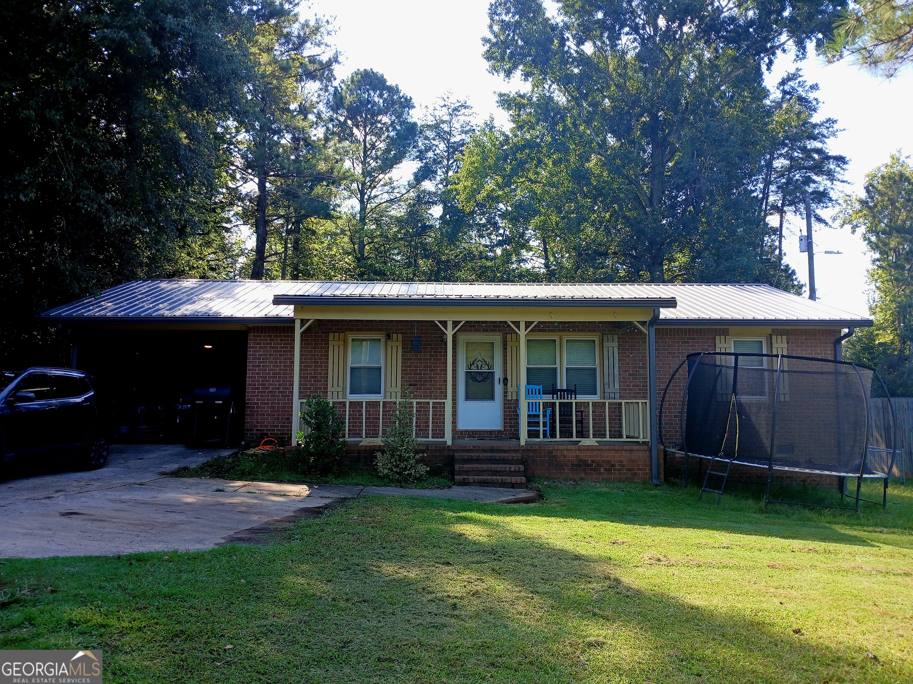Charming 3-bedroom, 1.5 bath home on nearly half an acre in Griffin! This property offers a bright and functional floor plan with spacious living areas, comfortable bedrooms, and a well-appointed kitchen with all appliances needed included. Along with all of that, you will have the security of a brand new metal roof and gutters, a brand new water heater, and a newly fenced-in backyard. It's also conveniently located near schools, shopping centers, and major highways. This home is ideal for anyone looking for comfort, convenience, and room to grow. Don't miss the opportunity to make this gem your own!