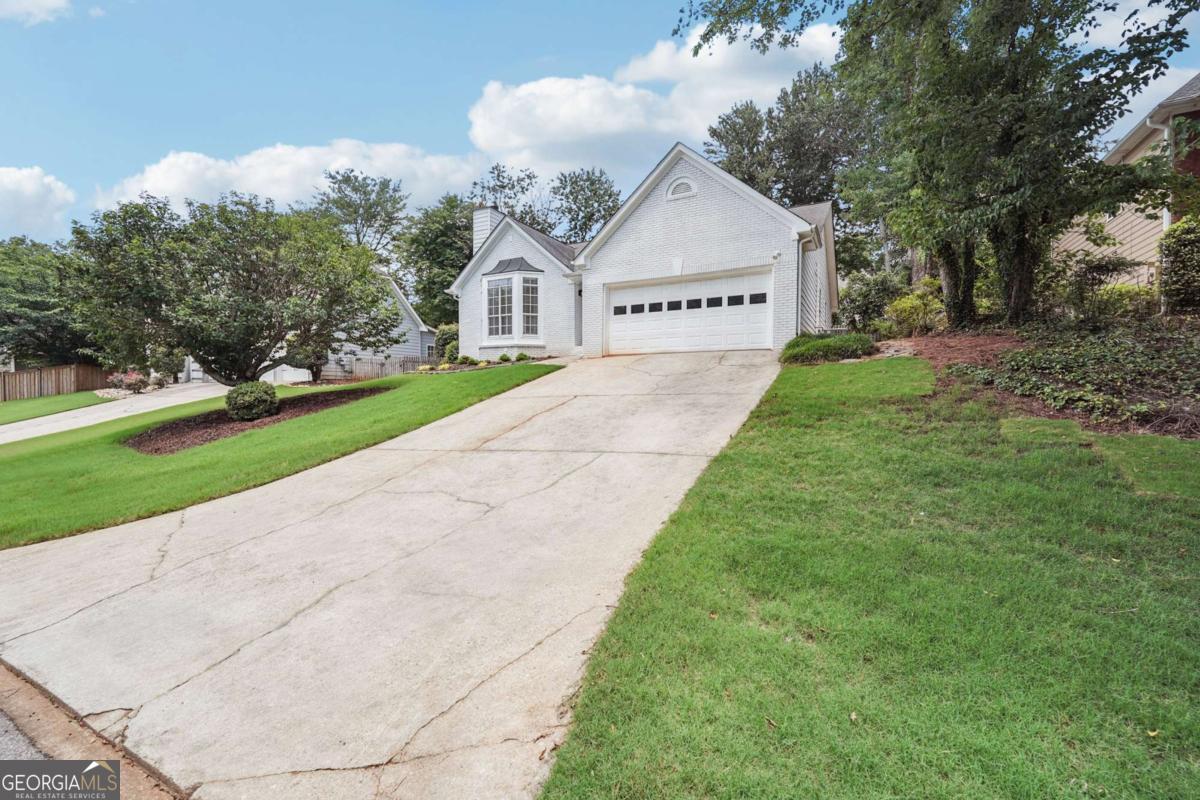 645 Ruxbury CT
