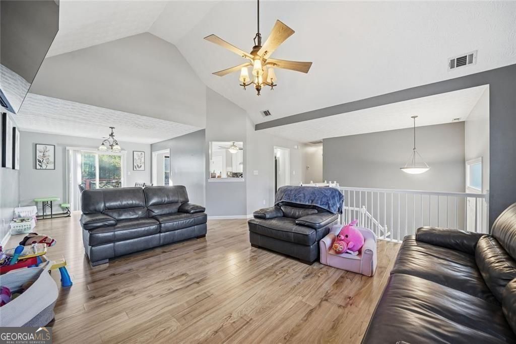 147 Midland DR