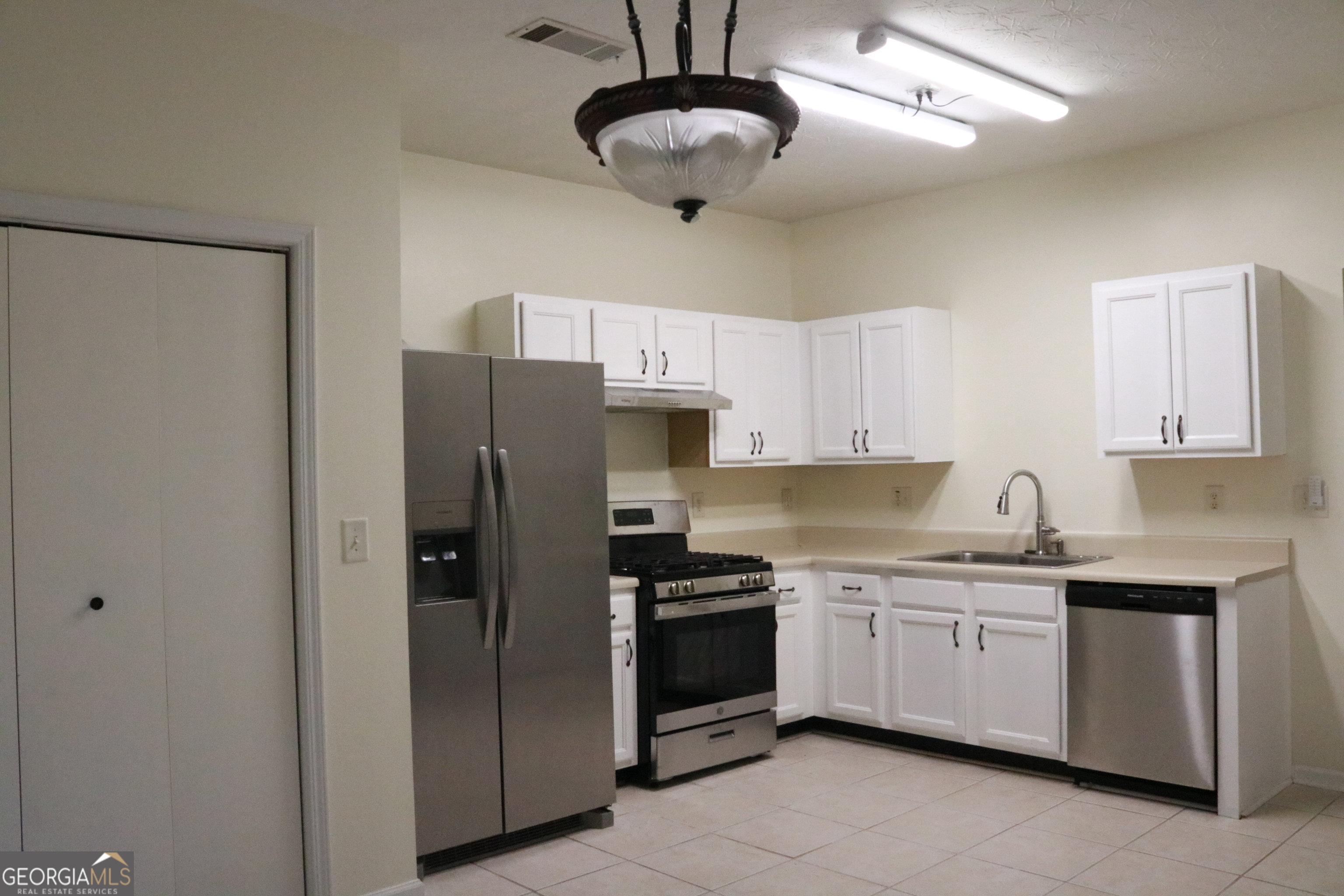 Lawrenceville, Georgia 30044, United States, 4 Bedrooms Bedrooms, ,3 BathroomsBathrooms,Residential,Active,242789